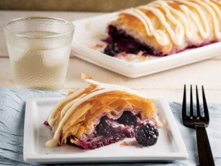 BÖĞÜRTLENLİ STRUDEL AŞK TATLISI Tarifi, Nasıl Yapılır?