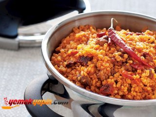 Kurutulmuş Domates ve Biberli Etli Bulgur Pilavı Tarifi, Nasıl Yapılır?