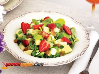 Çilekli Semizotlu Patates Salatası Tarifi, Nasıl Yapılır?